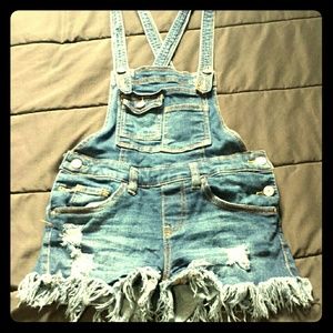 Stylish overall shorts (ripped shorts)